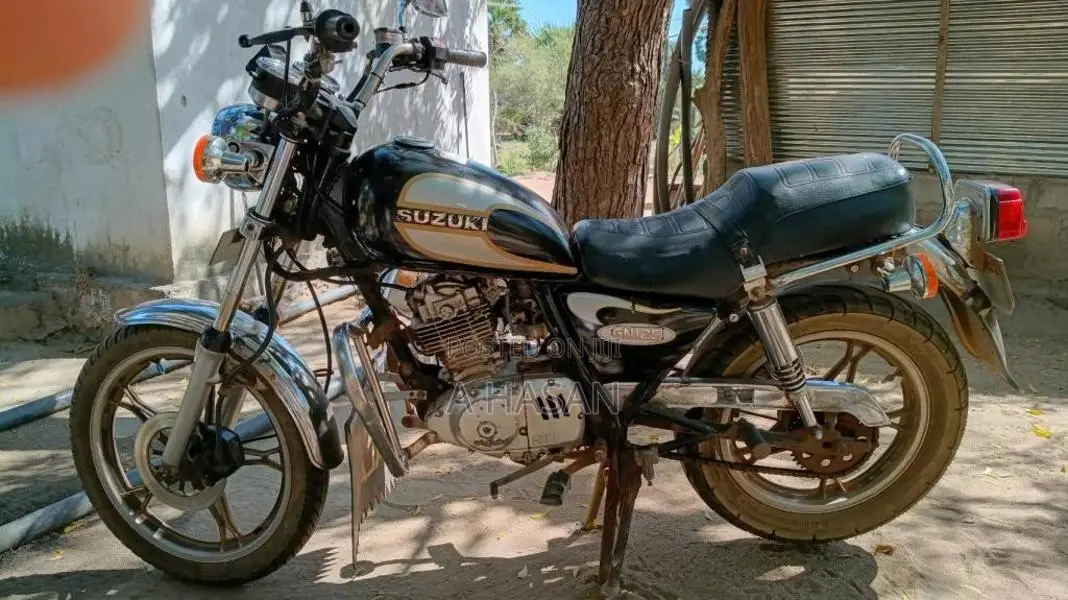 Suzuki GN125 1999 Motorbike (Used)