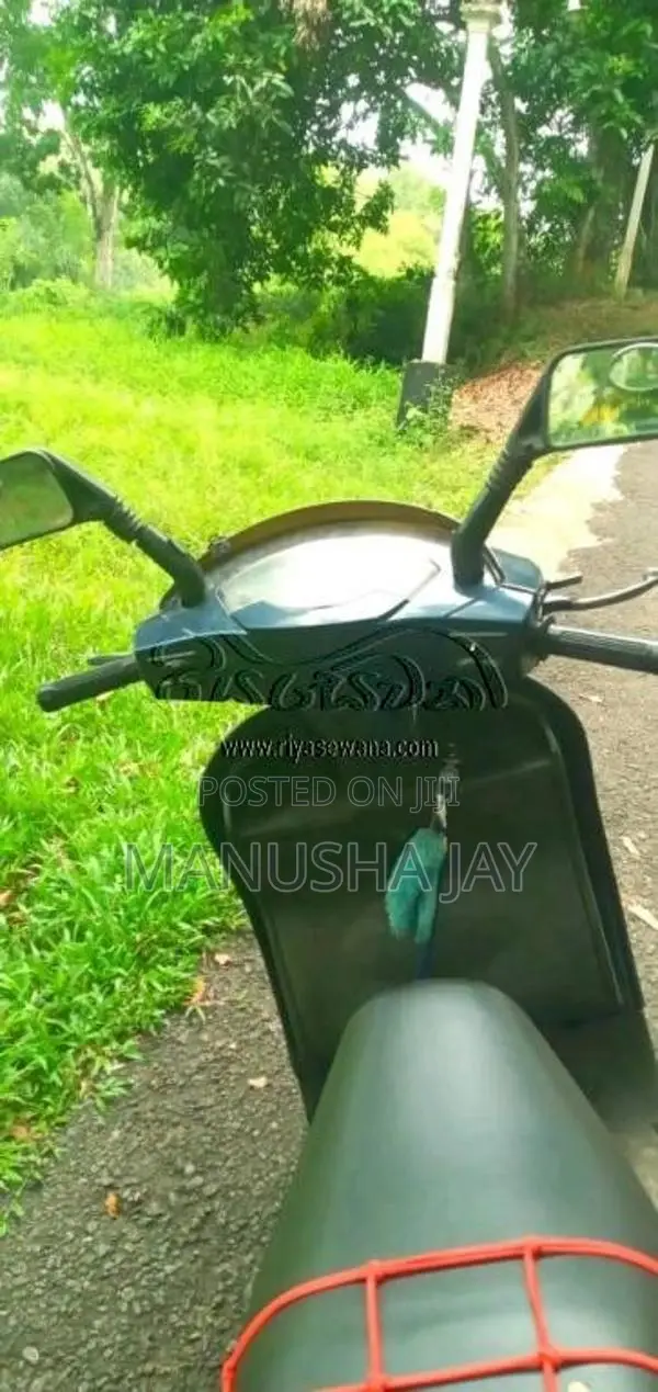 Bajaj Vespa 2004 Motorbike (Used)