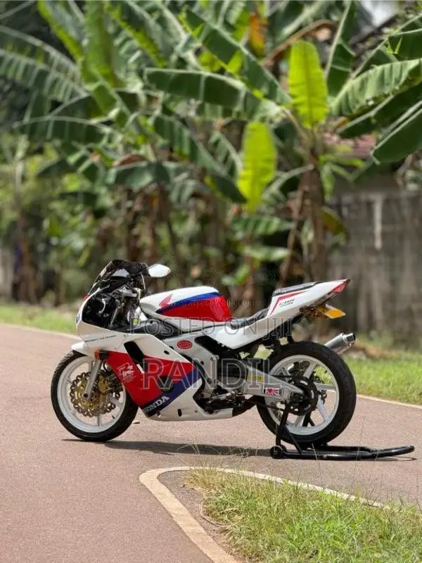 Honda CBR250rr Gullarm Fireblade 2005 Motorbike (Used)