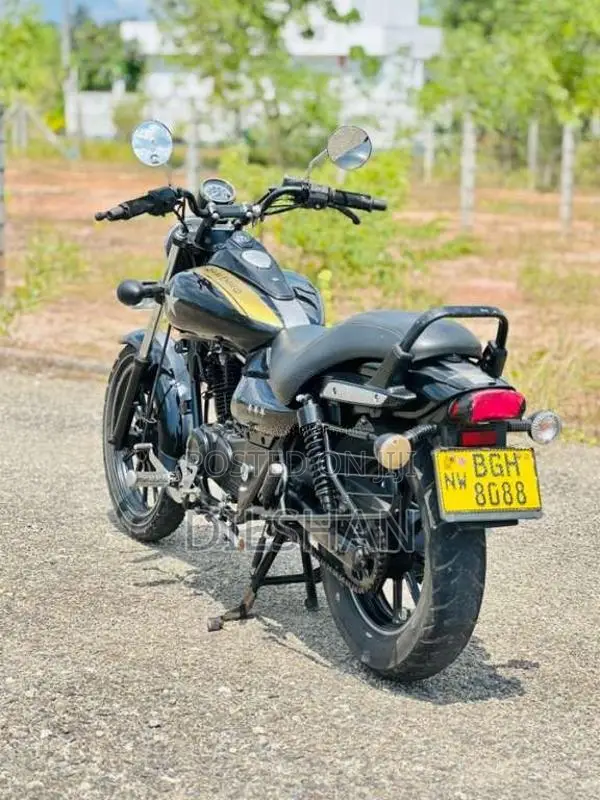 Bajaj Avenger 2017 Motorbike (Used)
