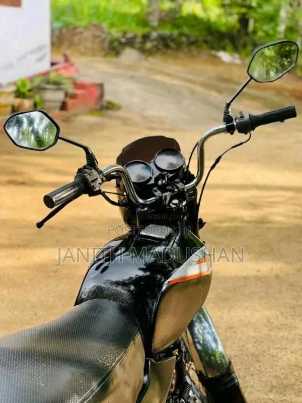 Bajaj Boxer 2004 Motorbike (Used)