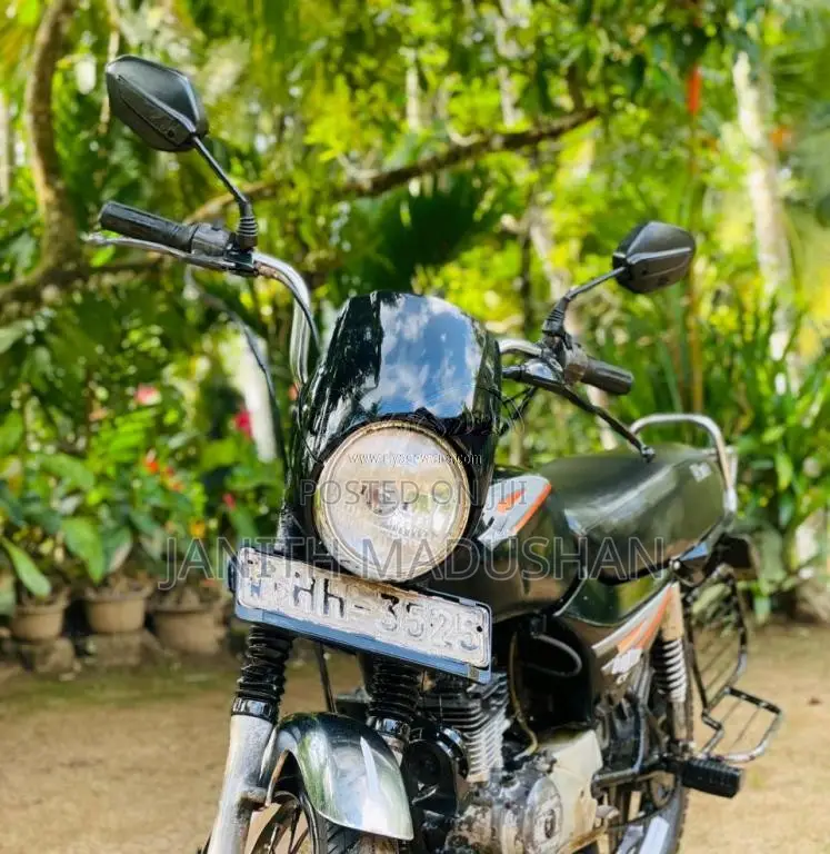 Bajaj Boxer 2004 Motorbike (Used)