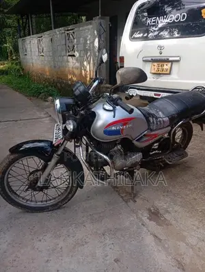 Kinetic Boss 2015 Motorbike (Used)