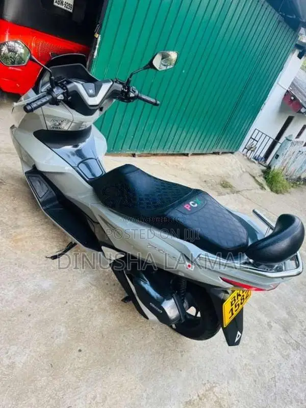 Honda Pcx 125 2025 Motorbike (Used)