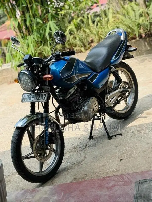 Suzuki EN 125 2005 Motorbike (Used)