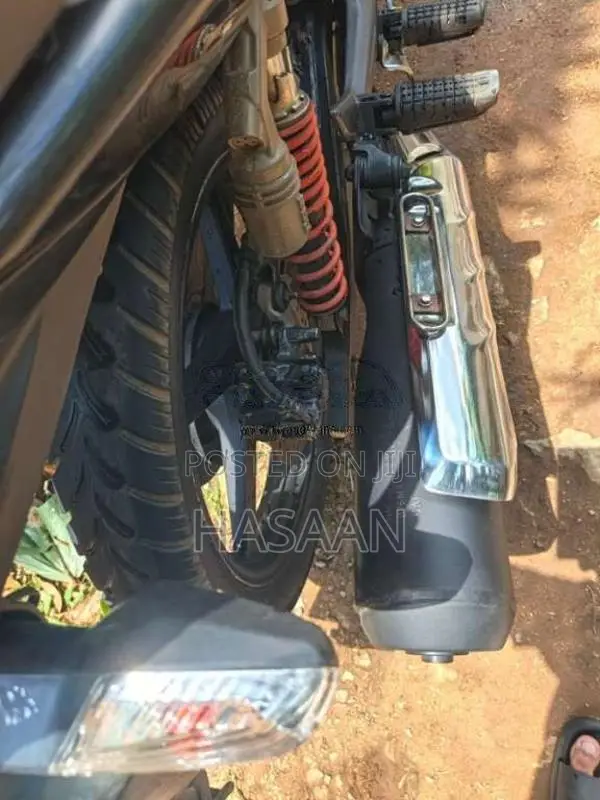 Hero Hunk 2012 Motorbike (Used)
