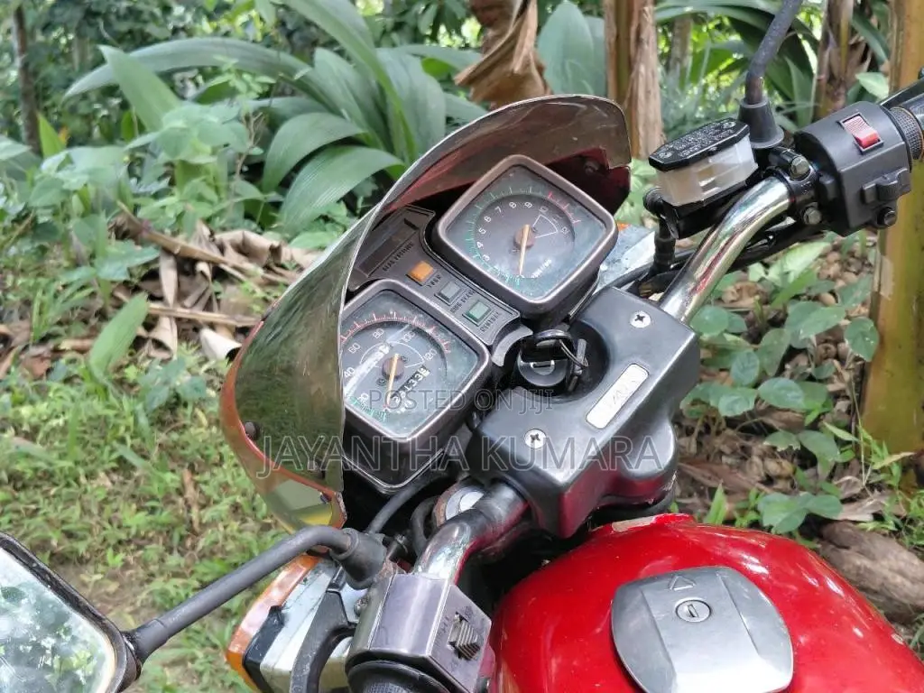 Suzuki GS125 2000 Motorbike (Used)