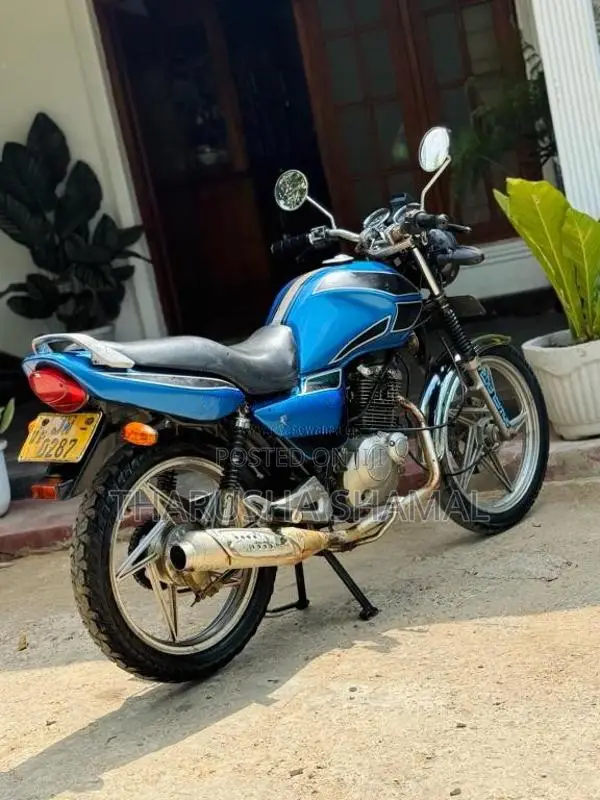 Suzuki EN 125 2005 Motorbike (Used)