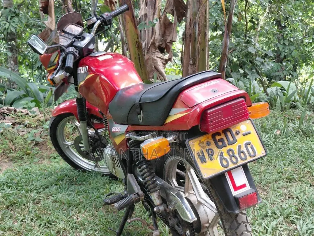 Suzuki GS125 2000 Motorbike (Used)