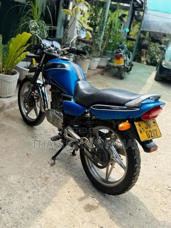 Suzuki EN 125 2005 Motorbike (Used)