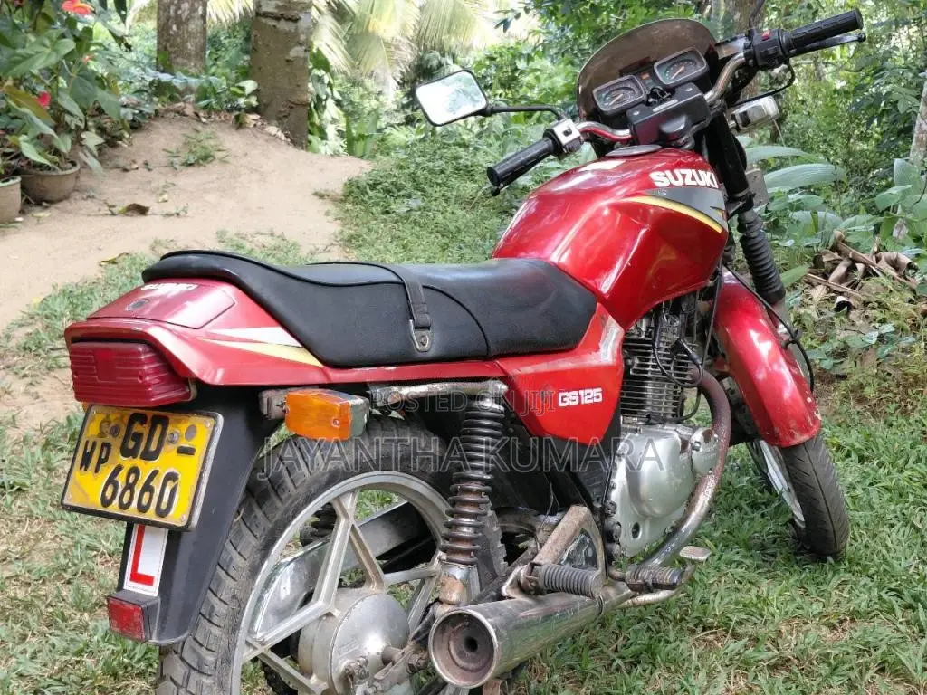 Suzuki GS125 2000 Motorbike (Used)