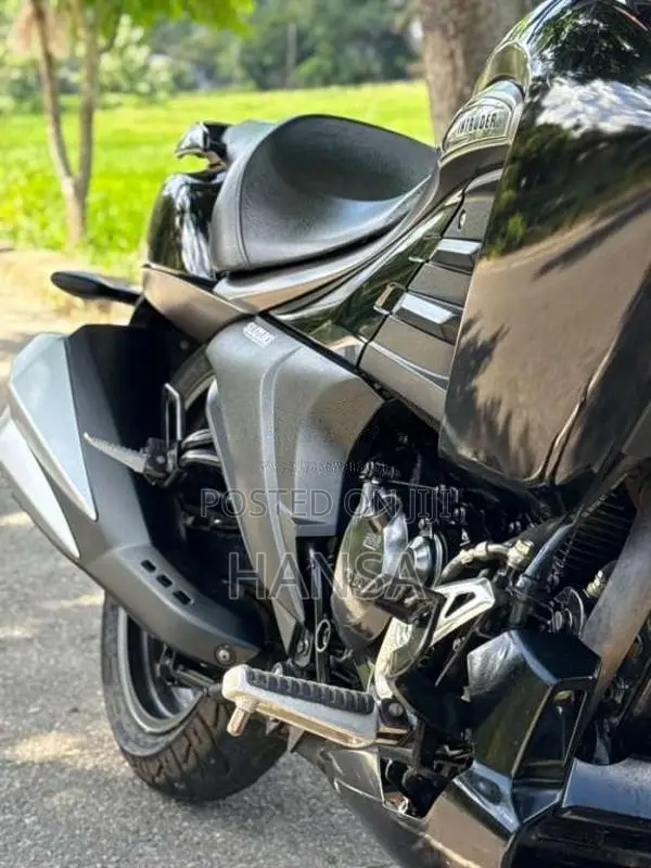 Suzuki Intruder EFI 2018 Motorbike (Used)