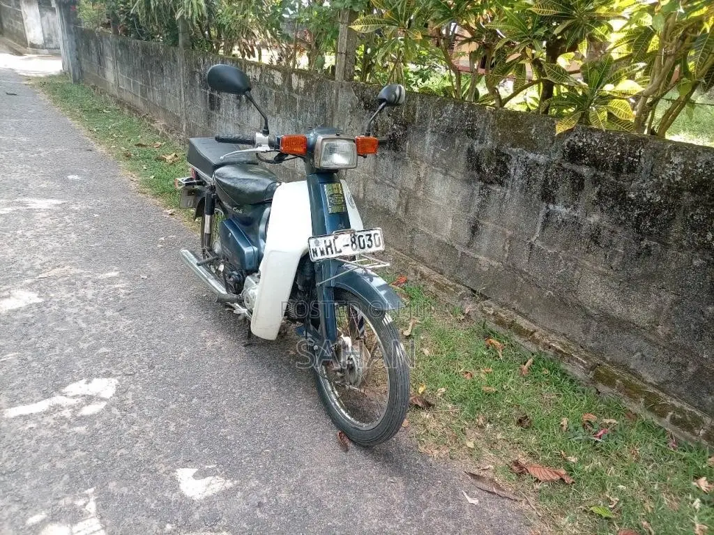 Honda Super Cub Custom 50 2004 Motorbike (Used)