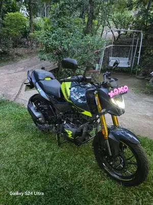 Hero Hunk 160r 4V 2025 Motorbike (Used)