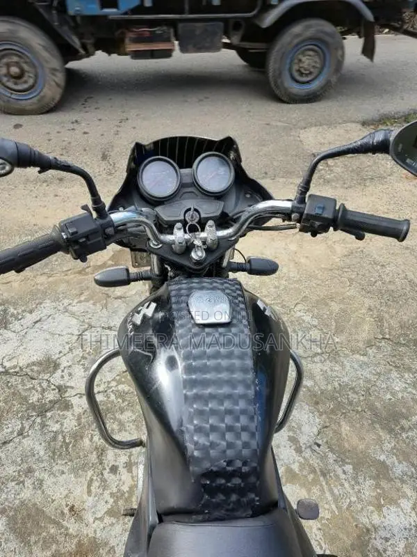 Bajaj Discover 2004 Motorbike (Used)