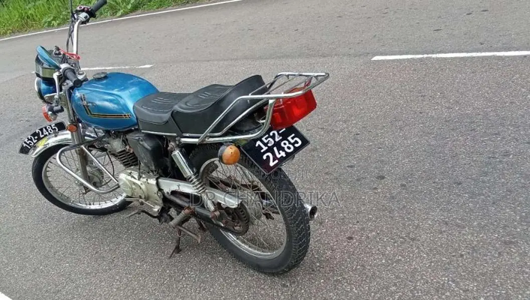 Suzuki AX100 1994 Motorbike (Used)