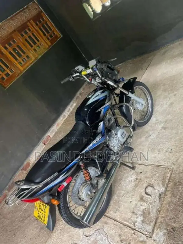 Bajaj CT-100 2016 Motorbike (Used)