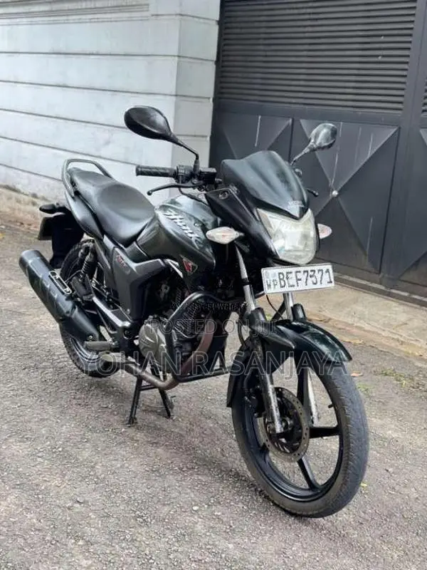 Hero Hunk 2016 Motorbike (Used)