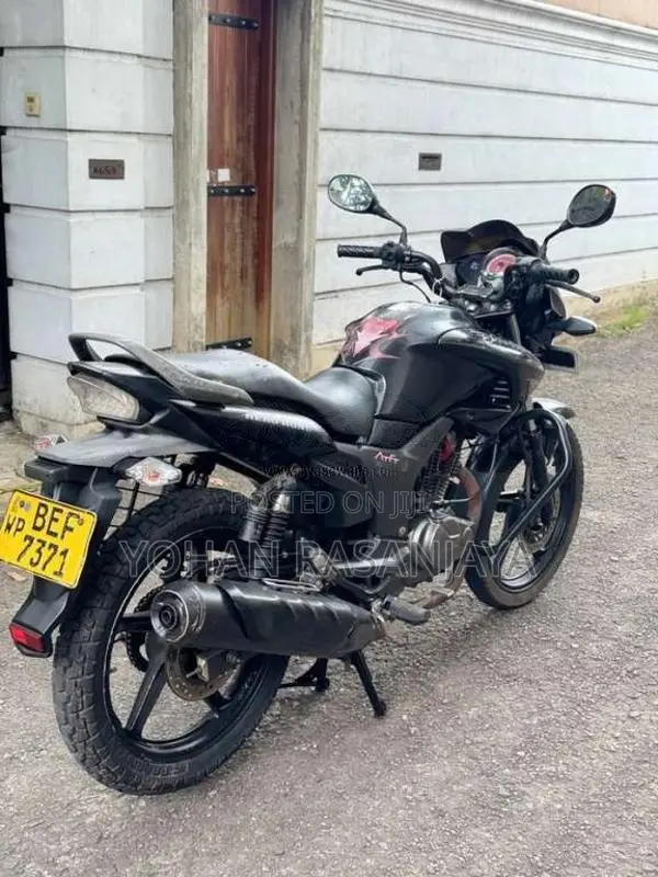 Hero Hunk 2016 Motorbike (Used)