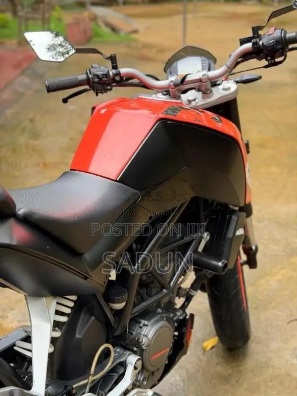 KTM Duke 200 Japan 2021 Motorbike (Used)