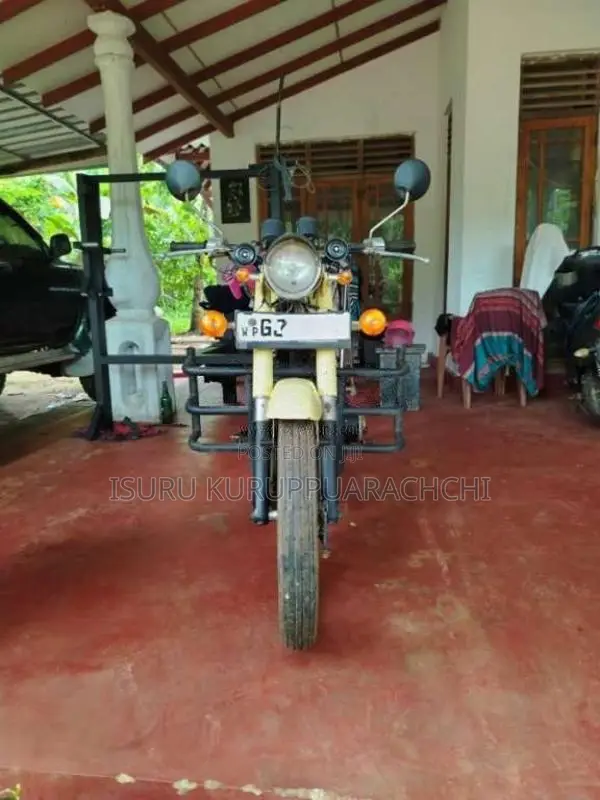 Honda CD 125 Twin 2001 Motorbike (Used)