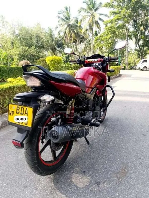Hero Hunk 2016 motorcycle (Used)