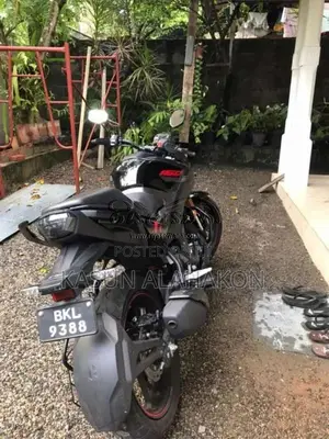Hero Hunk 2025 Motorbike (Used)