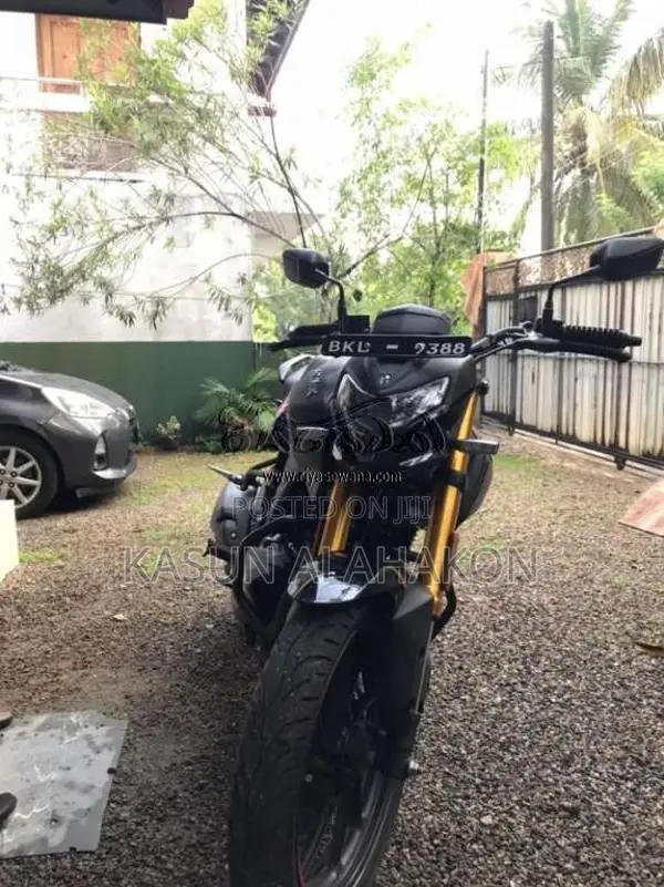 Hero Hunk 2025 Motorbike (Used)
