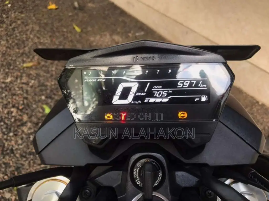 Hero Hunk 2025 Motorbike (Used)