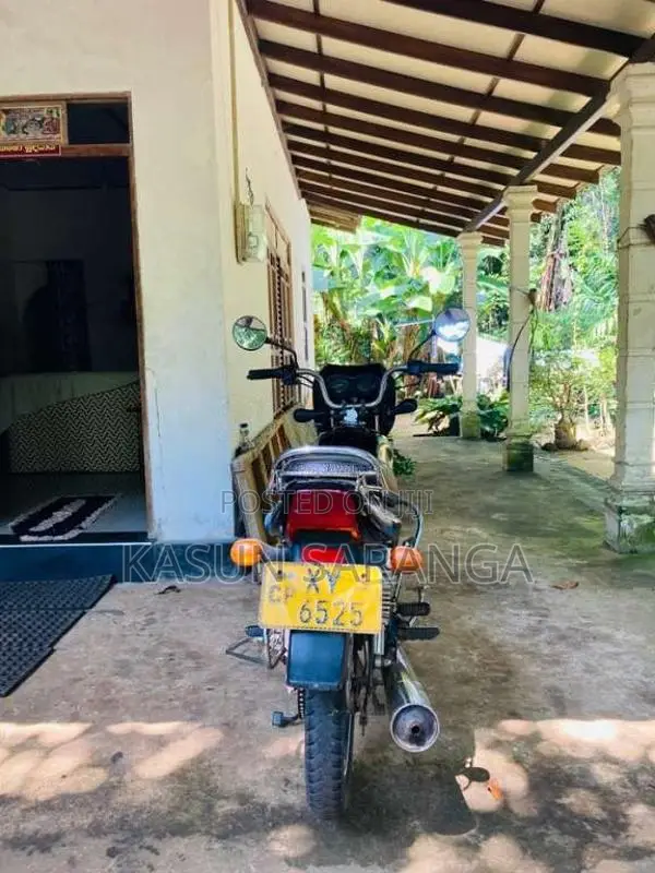 Bajaj CT-100 2012 Motorbike (Used)