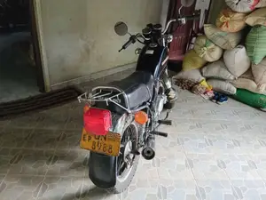 Suzuki GN125 Japan 2004 Motorbike (Used)