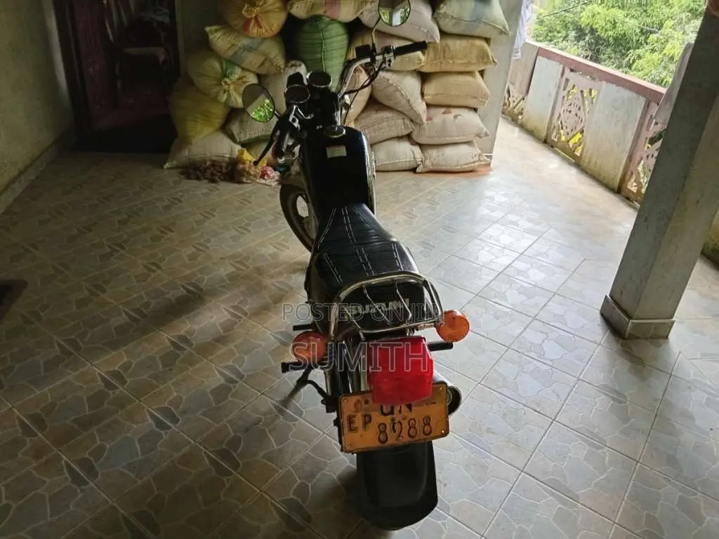 Suzuki GN125 Japan 2004 Motorbike (Used)