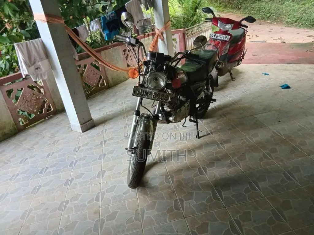 Suzuki GN125 Japan 2004 Motorbike (Used)