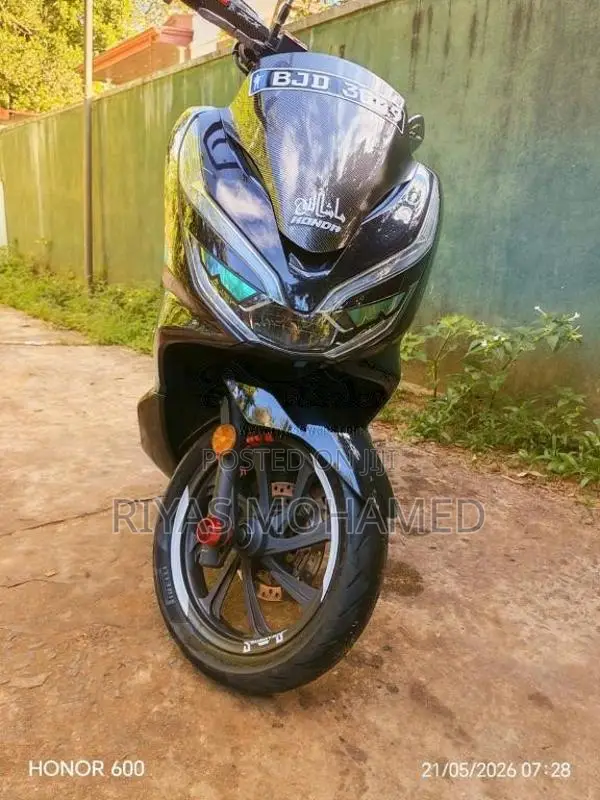 Honda Pcx 2022 Motorbike (Used)