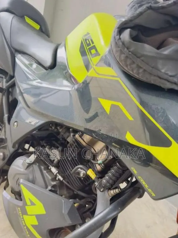 Hero Hunk 2025 Motorbike (Used)
