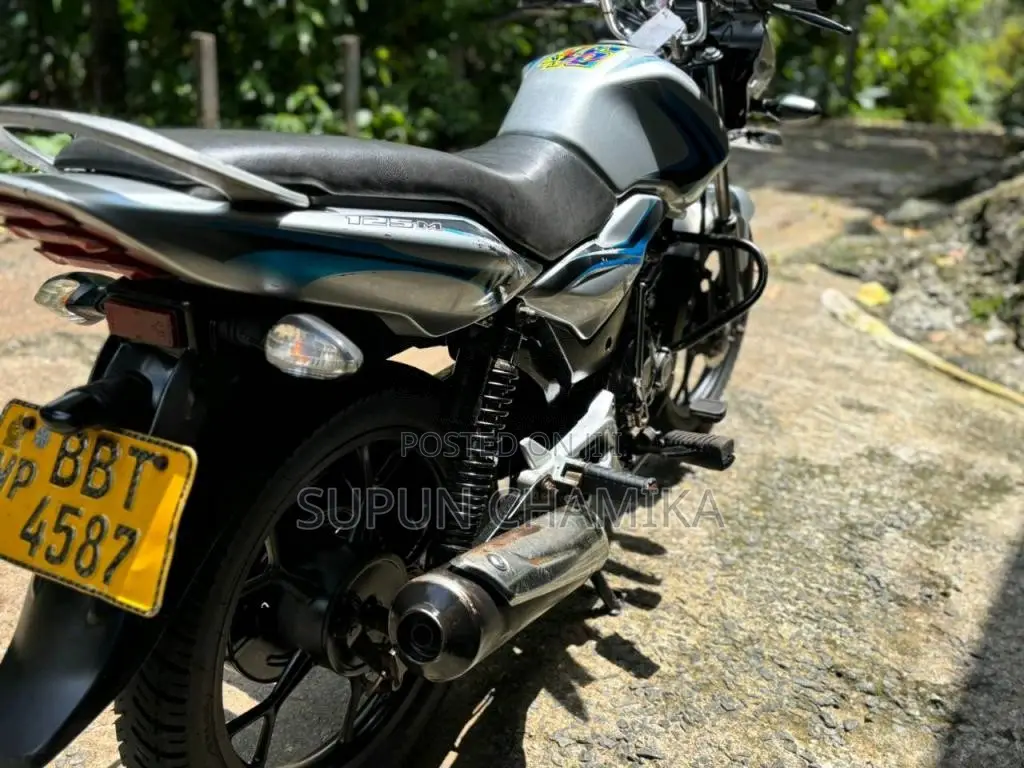 Bajaj 125 2014 Motorbike (Used)