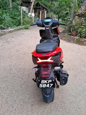 Hero Xoom 2025 Motorbike (Used)