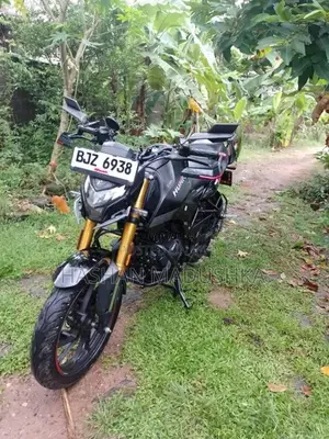 Hero Hunk 2025 Motorbike (Used)