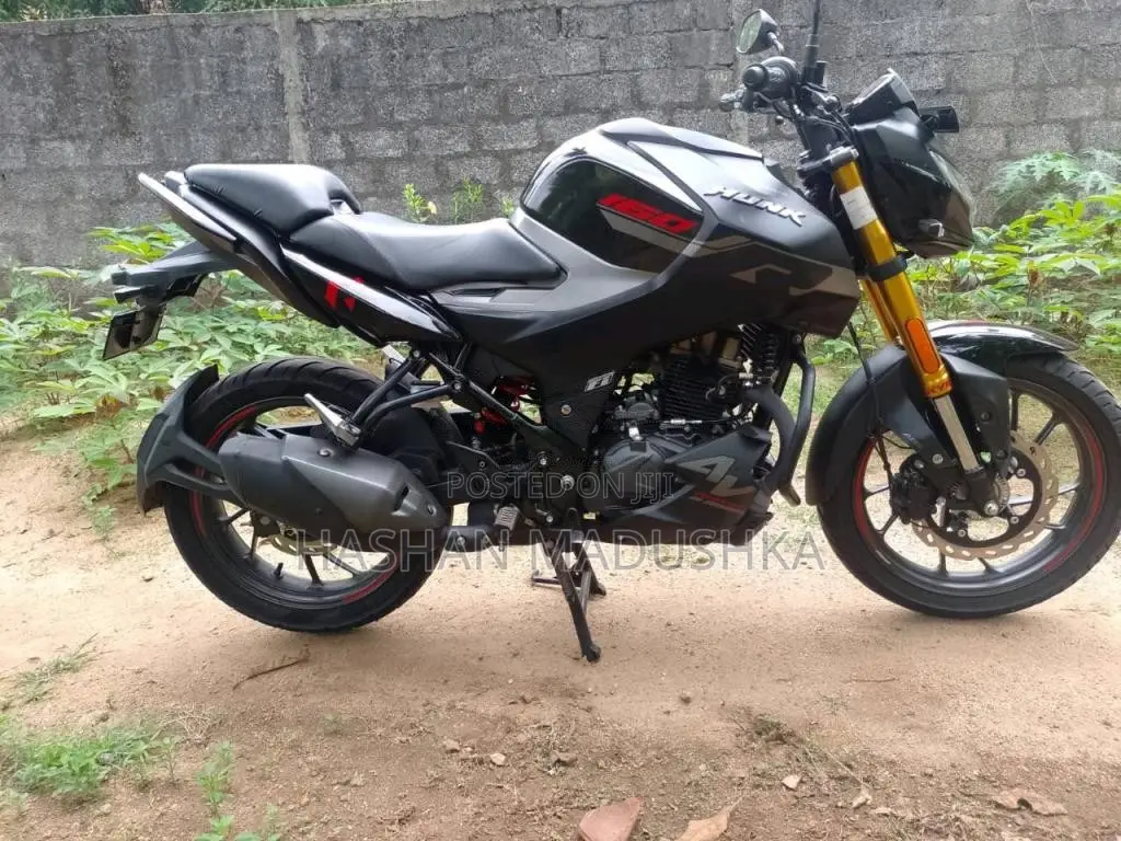 Hero Hunk 2025 Motorbike (Used)