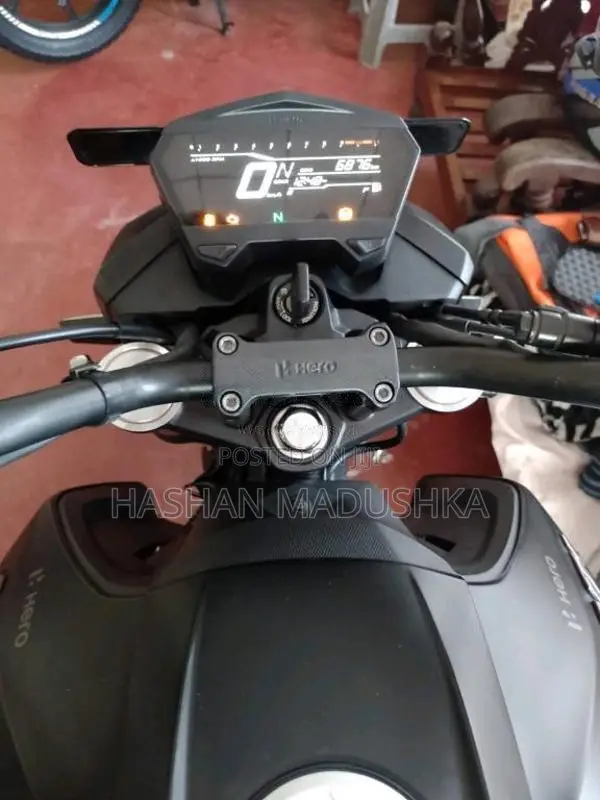 Hero Hunk 2025 Motorbike (Used)