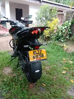 Hero Hunk 2025 Motorbike (Used)
