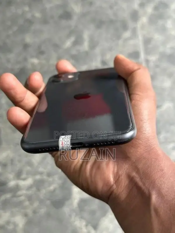 Apple iPhone 11 IP 128GB (Used)
