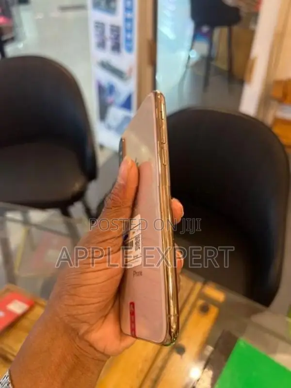 Apple iPhone XS (Used)