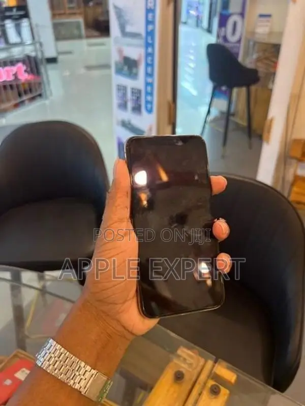 Apple iPhone XS (Used)