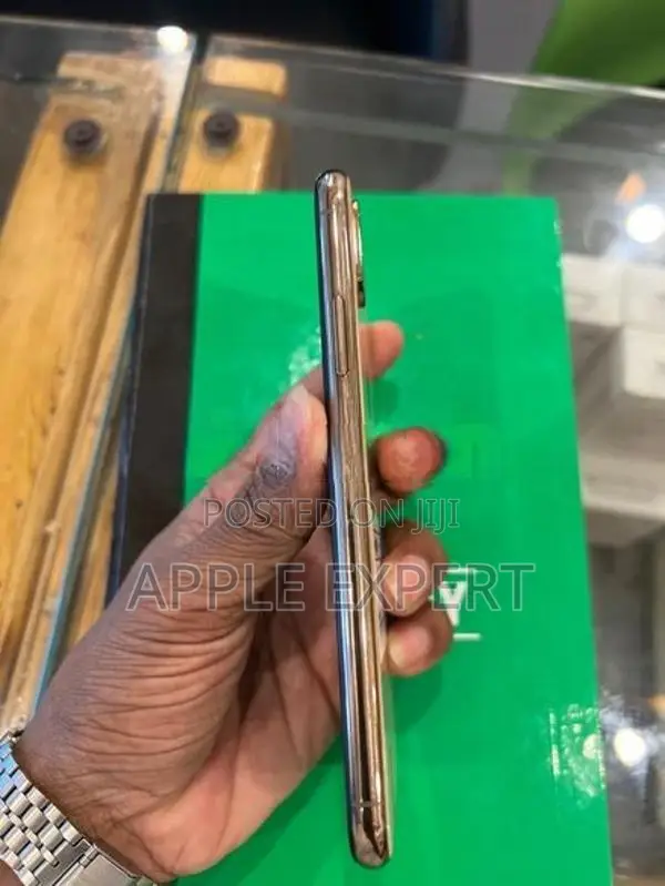 Apple iPhone XS (Used)