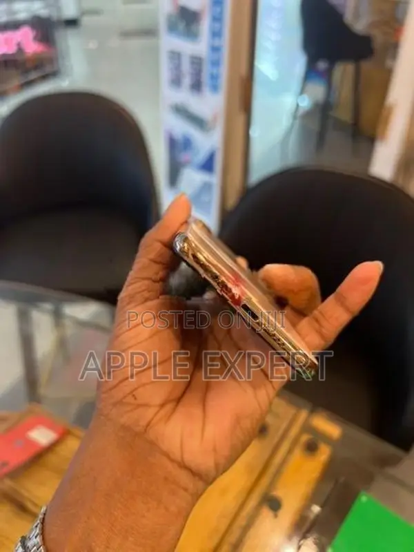 Apple iPhone XS (Used)