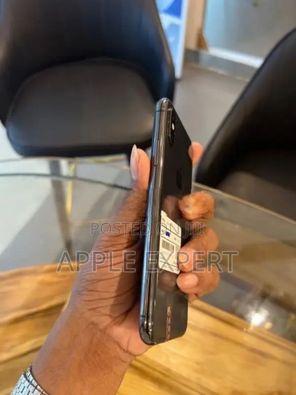 Apple iPhone XS (Used)