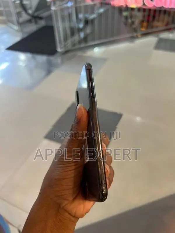 Apple iPhone XS (Used)