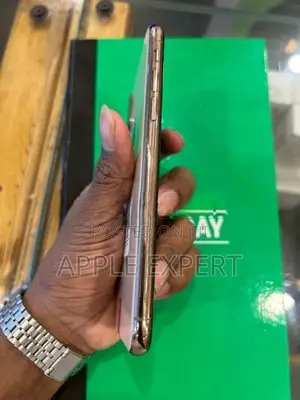 Apple iPhone XS (Used)