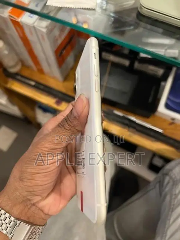 Apple iPhone 11 (Used)